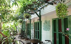Baanrak Amphawa Homestay